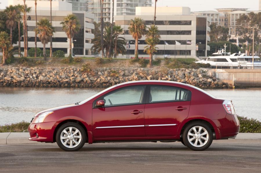  Nissan Sentra 2010 года  (фото 41 из 68)